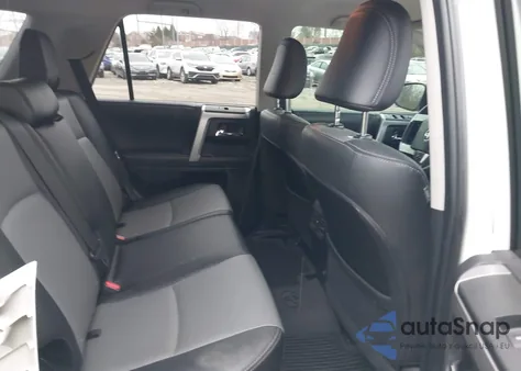 2021 Toyota 4Runner Sr5 Premium z USA, uszkodzony, nr VIN JTENU5JR2M5940647